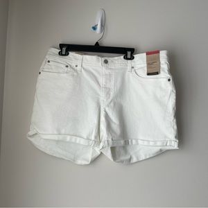 Levi’s White Mid-Length Shorts Size 18